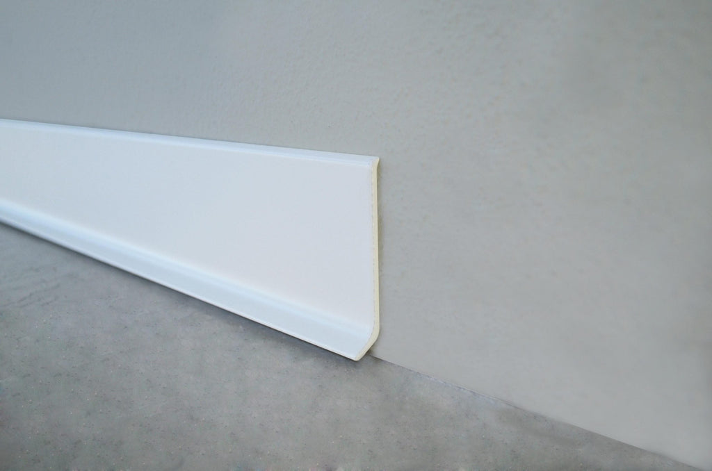 Plinta alba din aluminiu pentru perete BA600AM1
