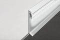 Plinta-aluminiu-cu-leduri-Proskirting-Giled-pardoseala-1