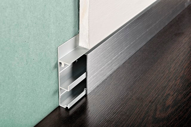 Plinta filomuro aluminiu Progress.